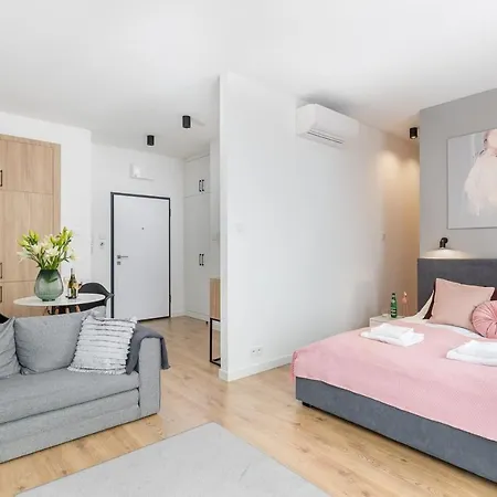 Slawinska 6 With Balcony By Renters Warschau