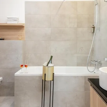 Slawinska 6 With Balcony By Renters Warschau