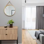 Slawinska 6 With Balcony By Renters דירה *