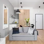 Slawinska 6 With Balcony By Renters דירה ורשה